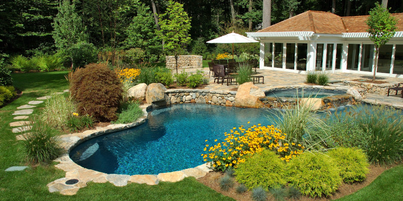 Get Your Dream Backyard: How to Find a Reputable Swimming Pool Builder