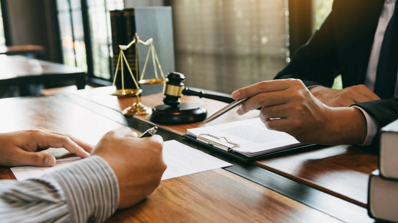 5 Reasons You Should Consult an Attorney When Faced with Legal Matters